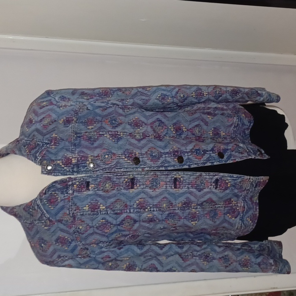 Vintage Coldwater Creek Embroidered Denim Shirt/Jacket.